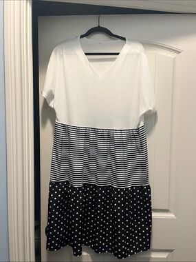 Black & White Tiered V-Neck Dress